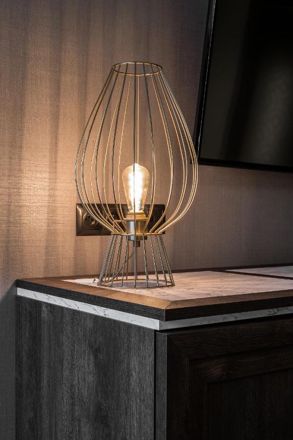 Nosalowy Park Hotel & Spa ซาโกปาเน ภายนอก รูปภาพ A table lamp