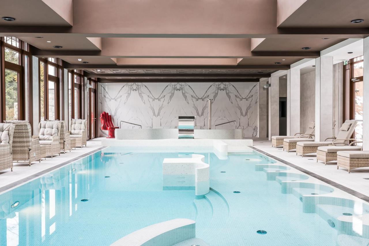 Nosalowy Park Hotel & Spa ซาโกปาเน ภายนอก รูปภาพ The swimming pool at the Hotel de la Paix