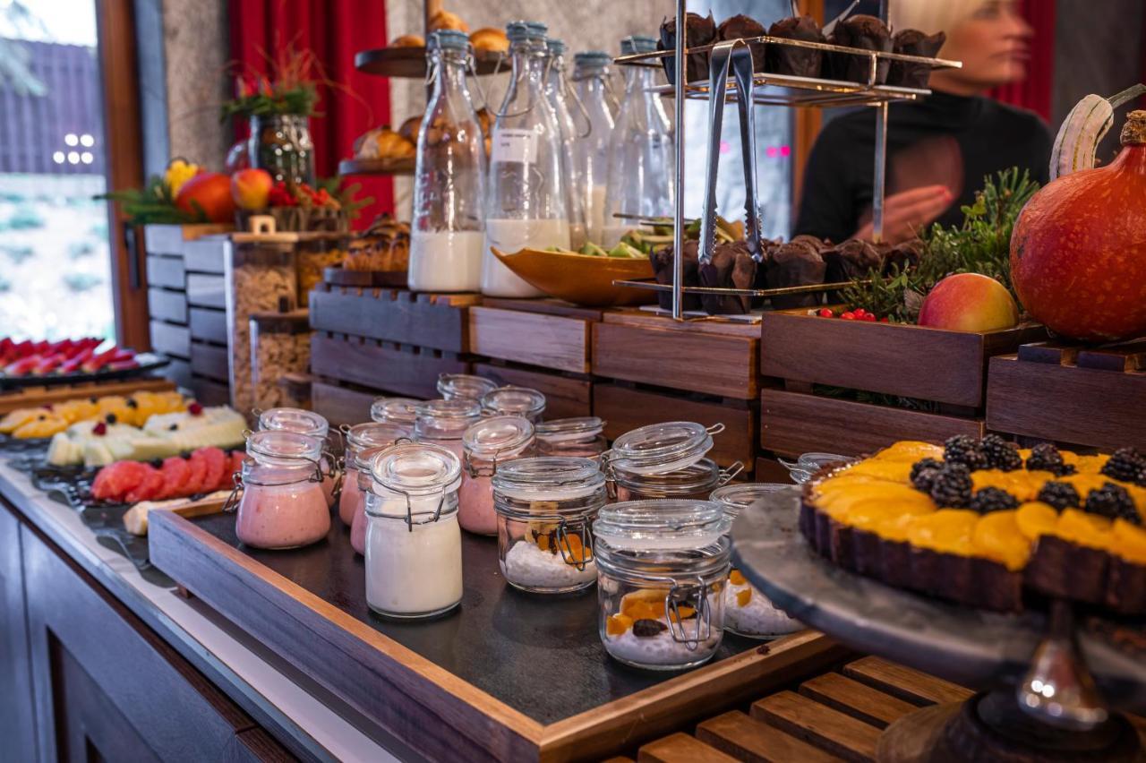Nosalowy Park Hotel & Spa ซาโกปาเน ภายนอก รูปภาพ A breakfast buffet