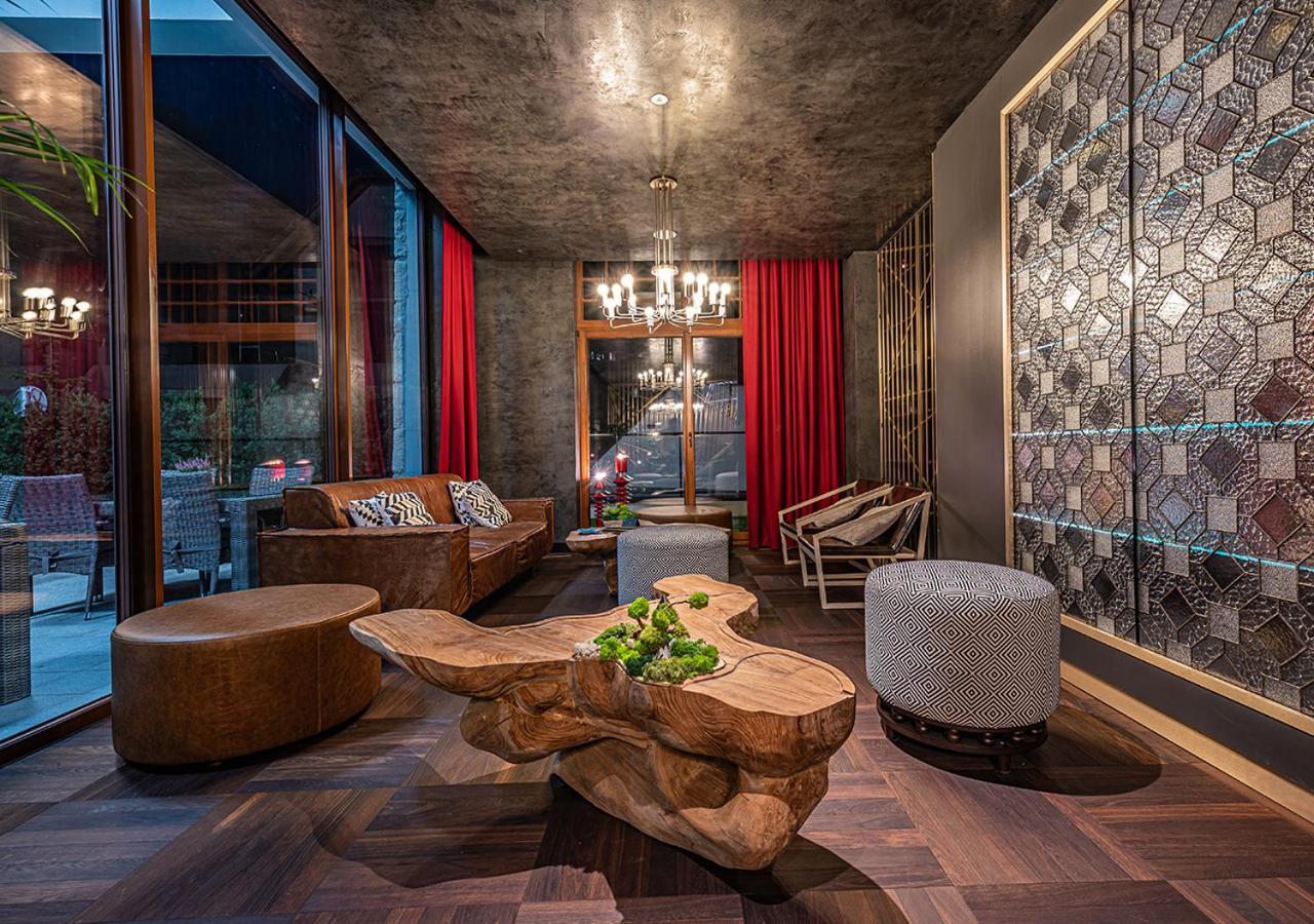 Nosalowy Park Hotel & Spa ซาโกปาเน ภายนอก รูปภาพ The lobby of the hotel